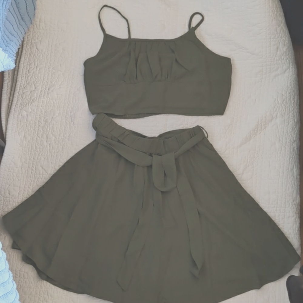 Green 2 piece halter/skirt size XL by Shein